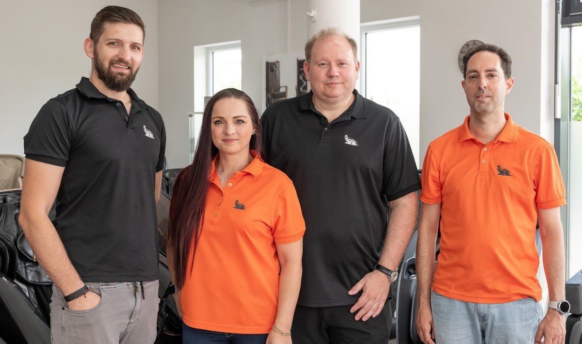 Tým stojící za světem masážních křesel: Ionel Radu, Manuela Radu, Michael Roedeske, Marco Libi
