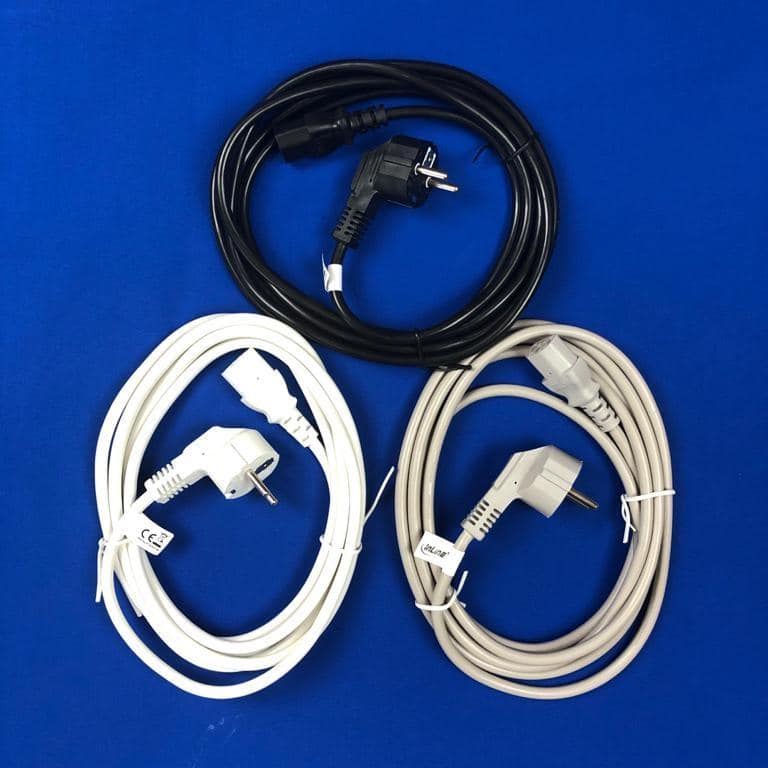 extra dlouhý/barevný napájecí kabel, ochranný kontakt nakloněný k elektrické zástrčce C13
